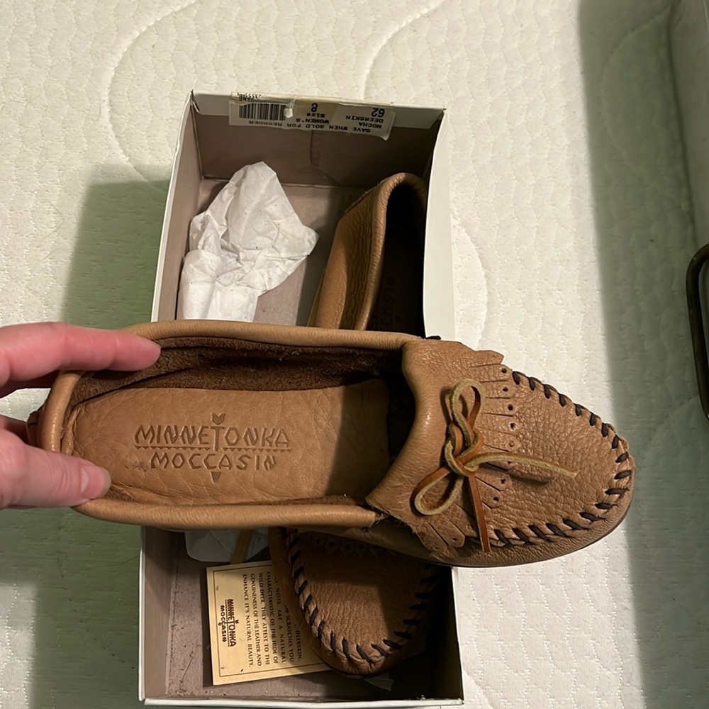 Minnetonka Women's Brown Leather Moccasins NEW Size 8